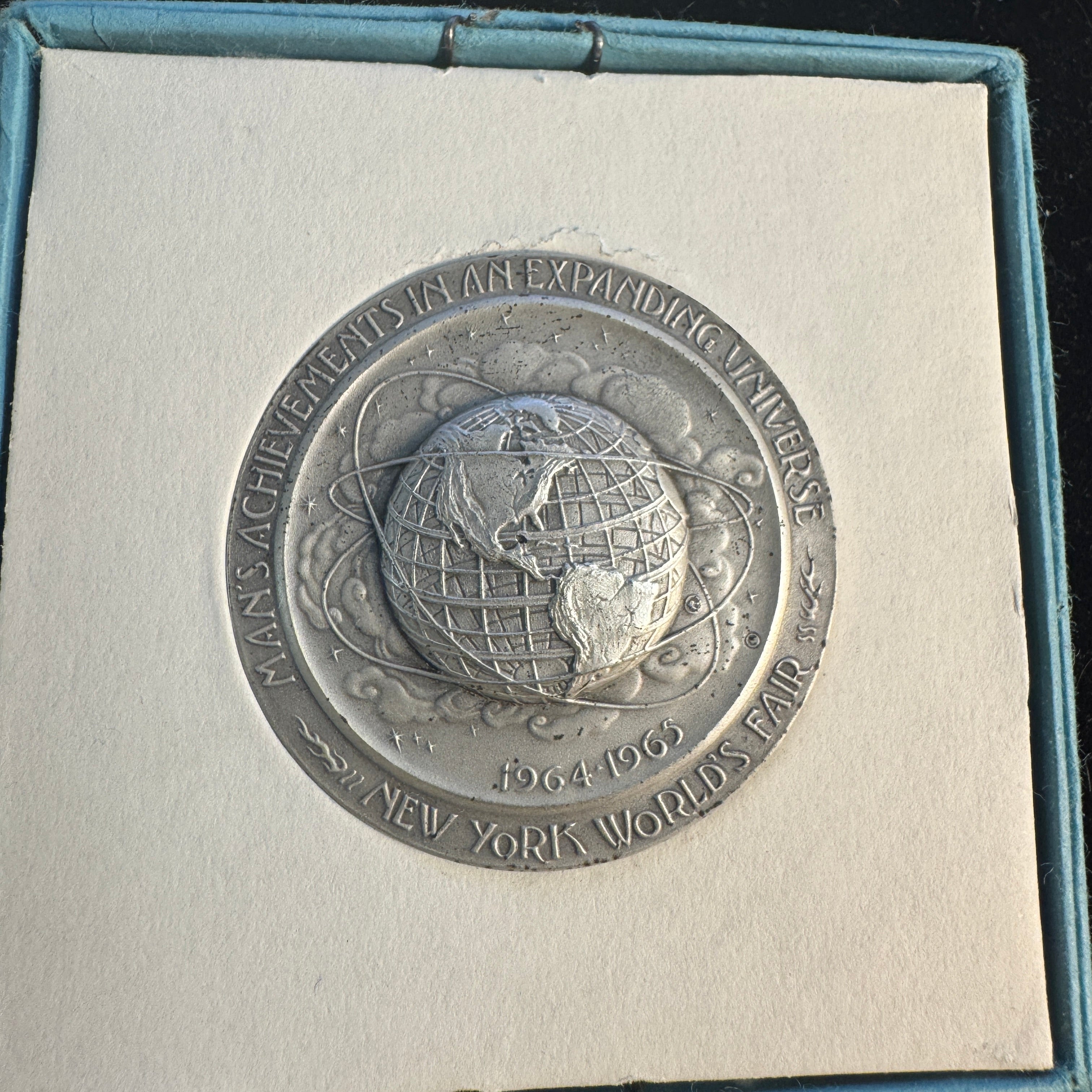 1964-1965 New York World’s Fair Official Medal, Medallic Art Co, 2.05 oz .999 Silver, original box, Serial #1775, Presented By US Steel