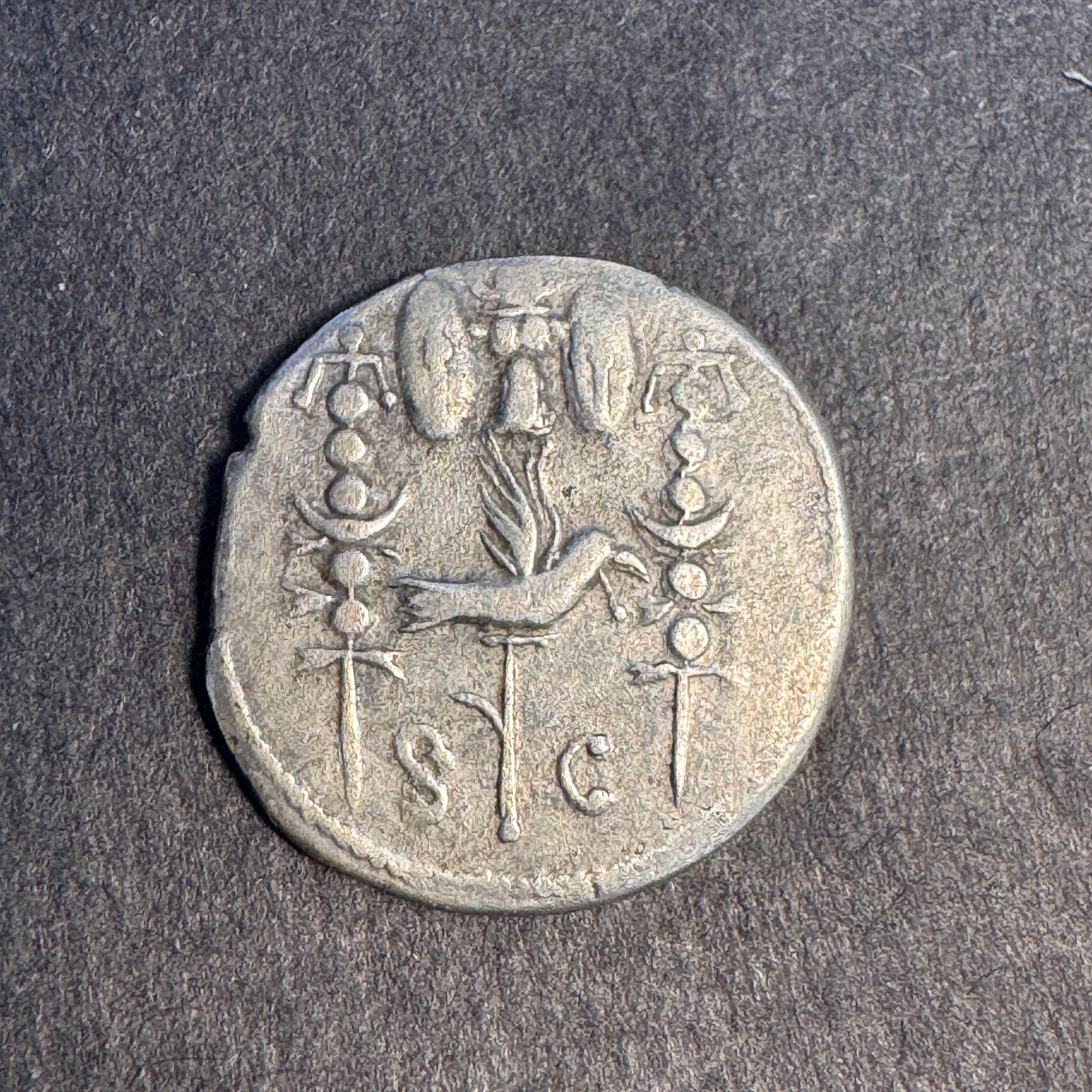 OCTAVIAN, The Triumvirs, Roman Empire Silver Denarius, Mobile Military Mint in Greece, Obv: Mars helmeted, Rv: Aquila & Signa, VF