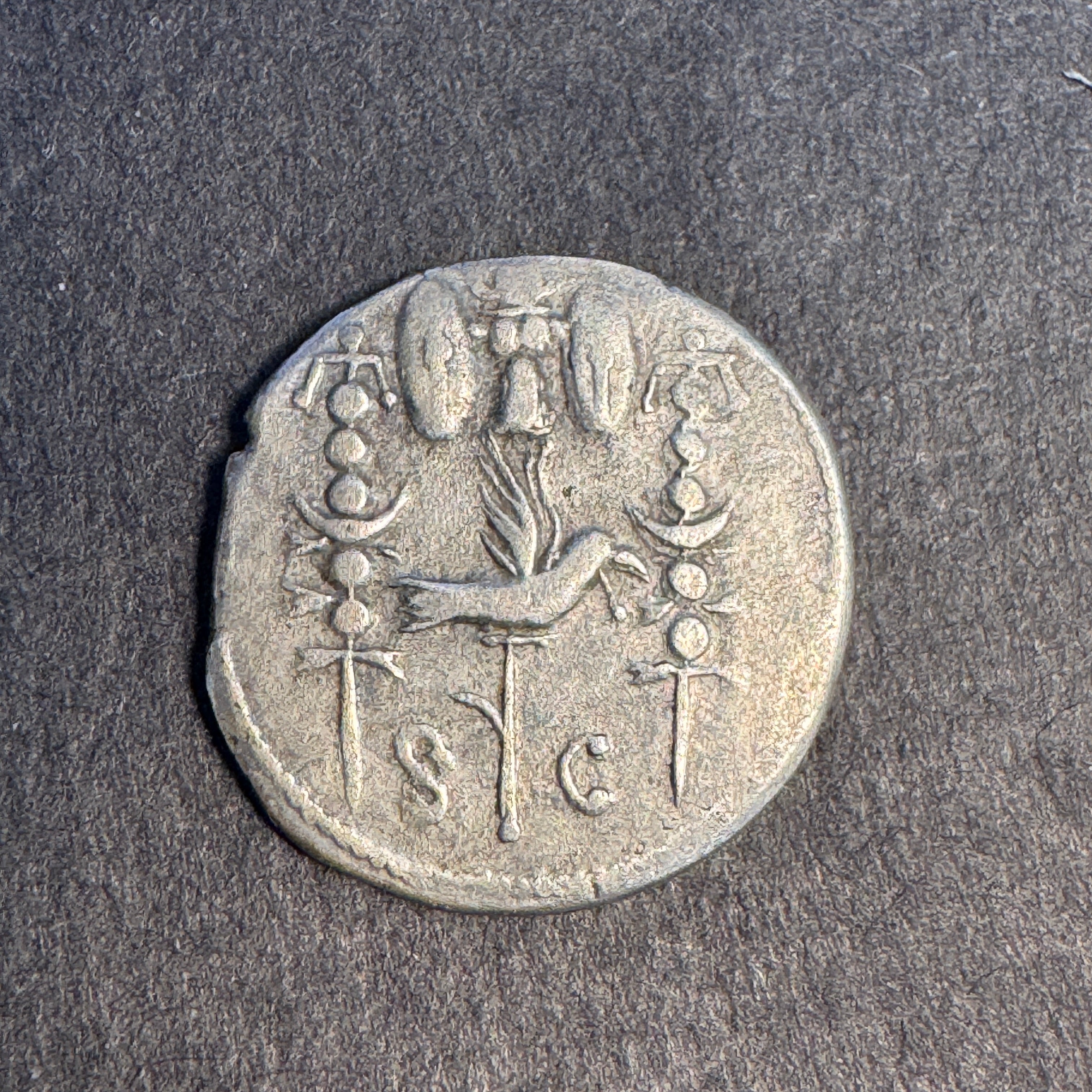 OCTAVIAN, The Triumvirs, Roman Empire Silver Denarius, Mobile Military Mint in Greece, Obv: Mars helmeted, Rv: Aquila & Signa, VF