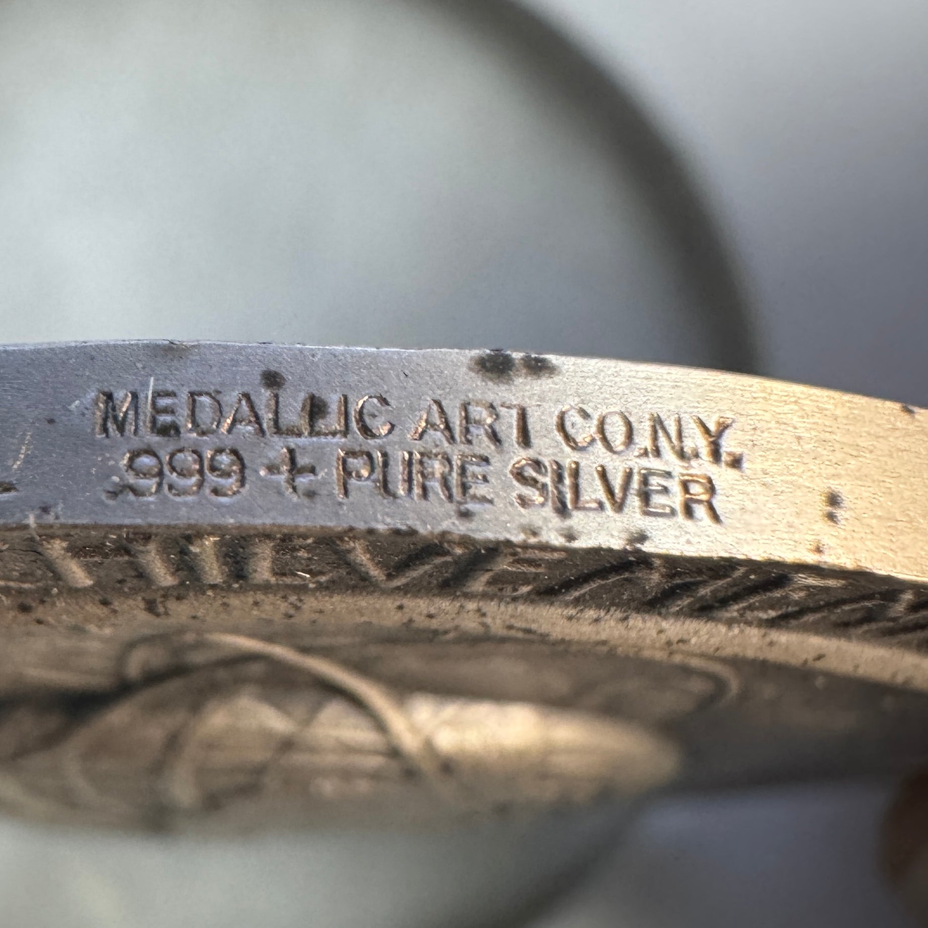 1964-1965 New York World’s Fair Official Medal, Medallic Art Co, 2.05 oz .999 Silver, original box, Serial #1775, Presented By US Steel