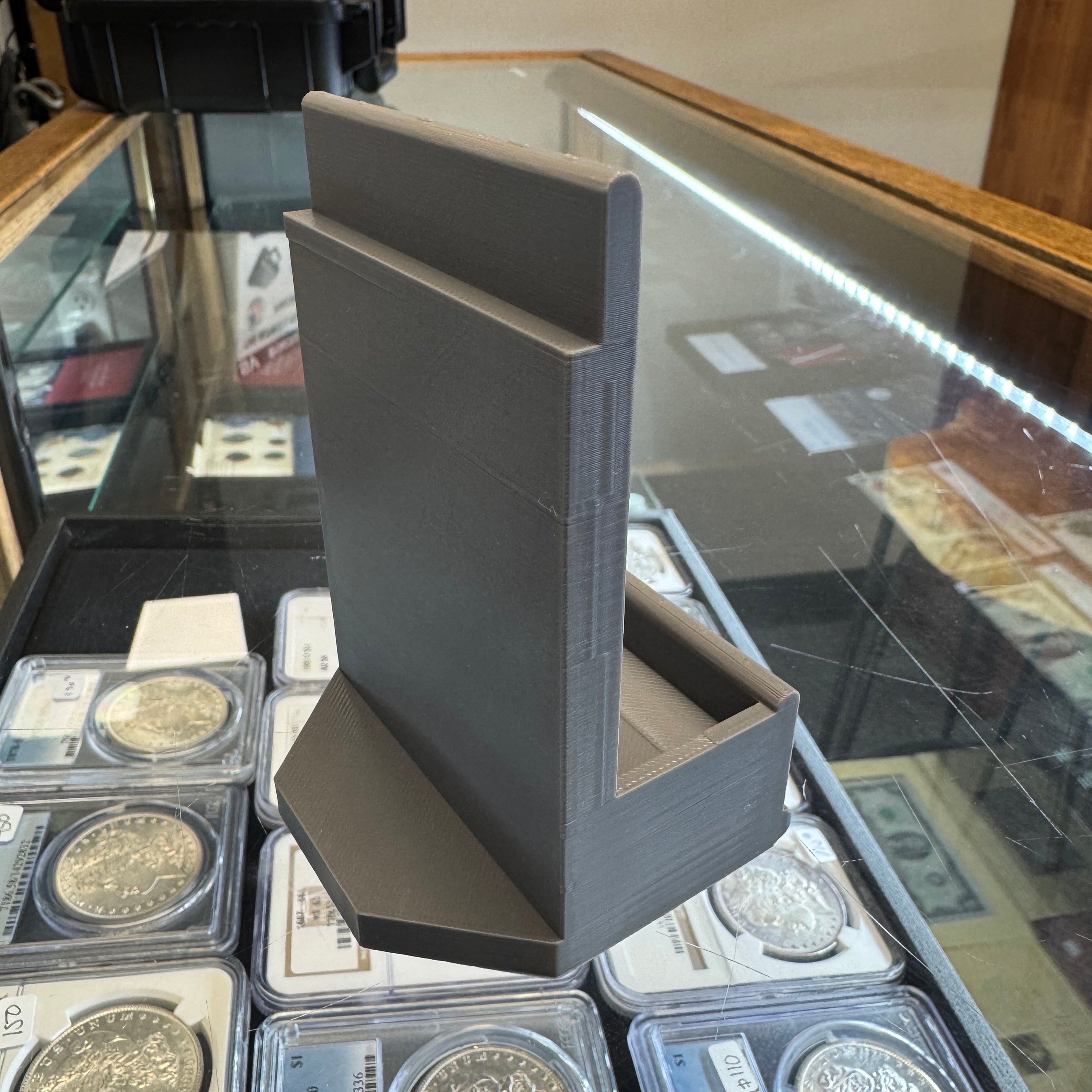 Harry’s Custom Single Slab Polymer Display Rack